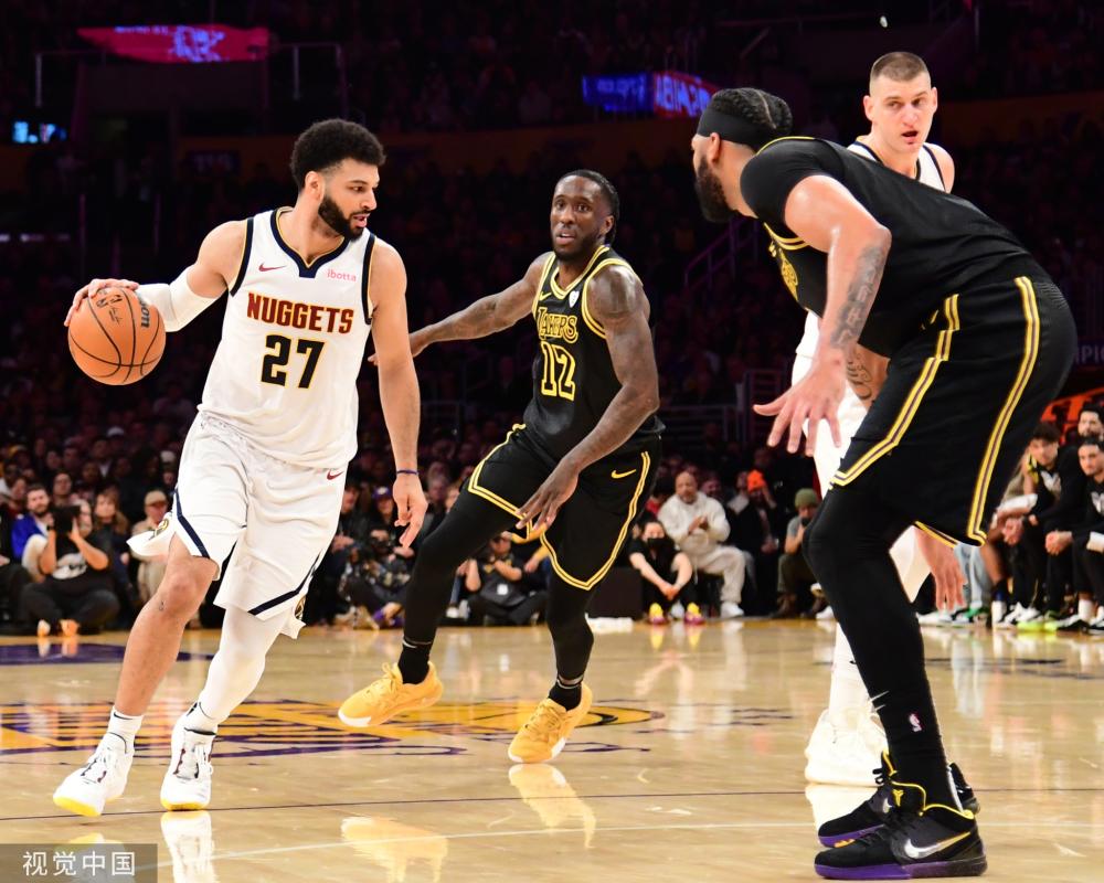 他们通过高 他们通过高